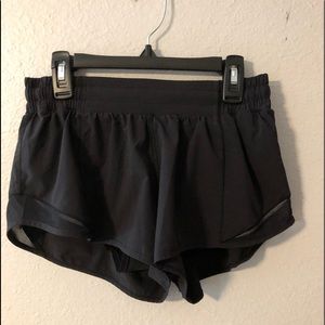 Black Lululemon hotty hot short || 2.5”